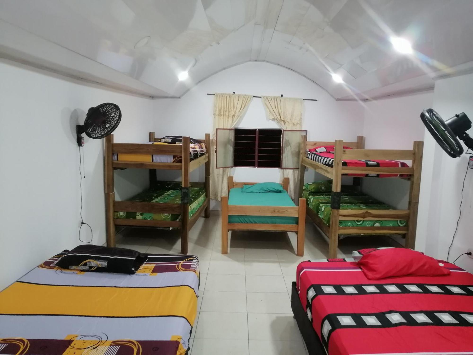 Hotel Low Cost La Dorada Eksteriør bilde